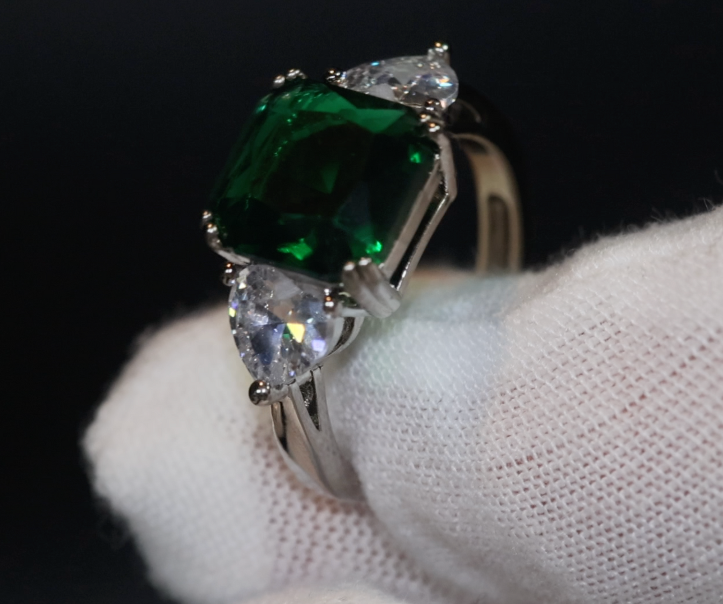 Green Diamond Ring | Emerald Green Diamond Ring