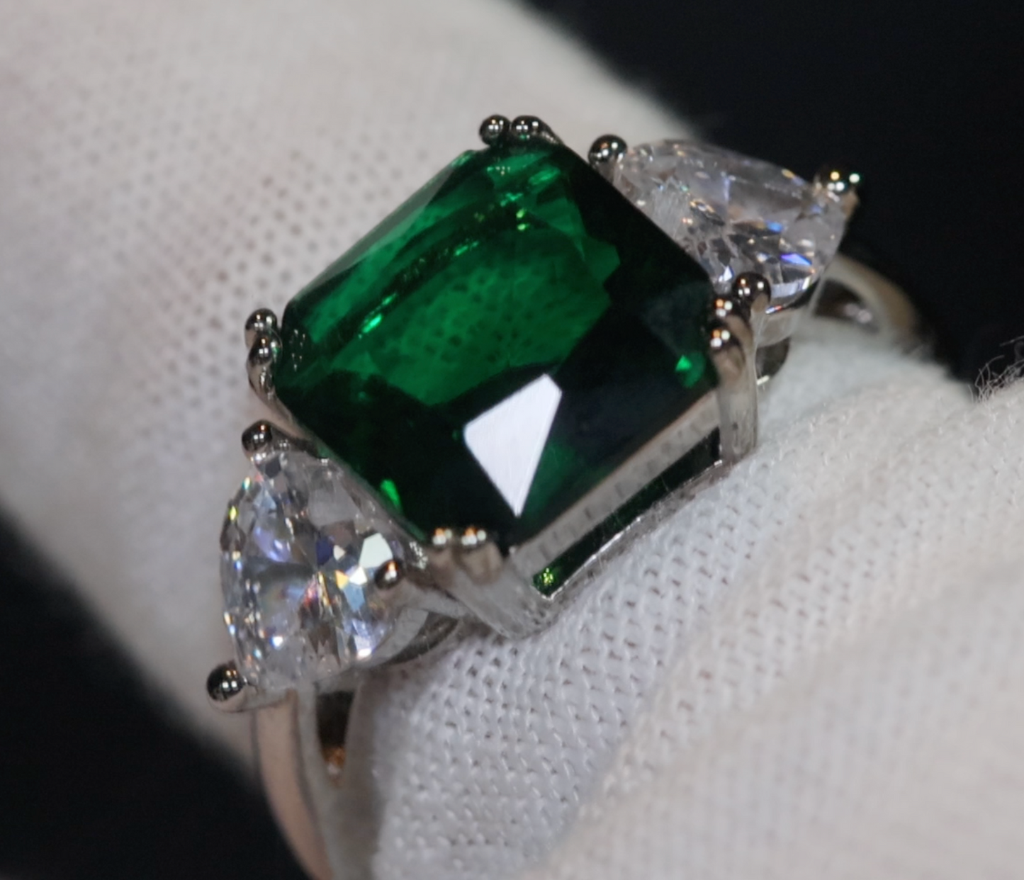 Green Diamond Ring | Emerald Green Diamond Ring