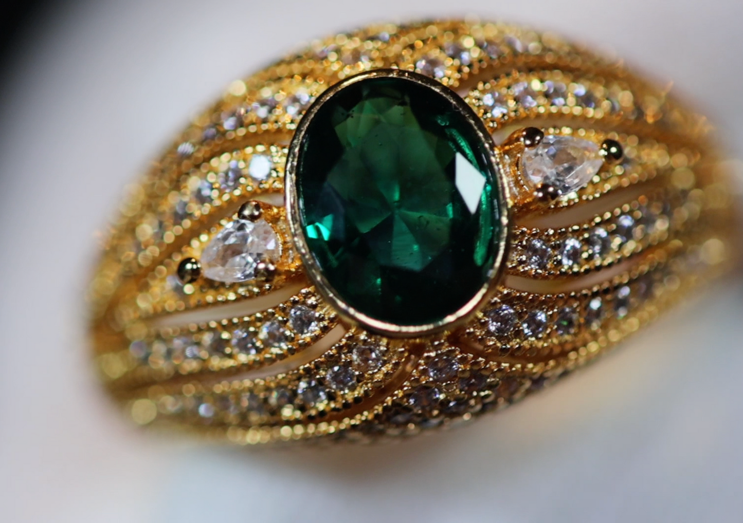 gold green diamond ring,