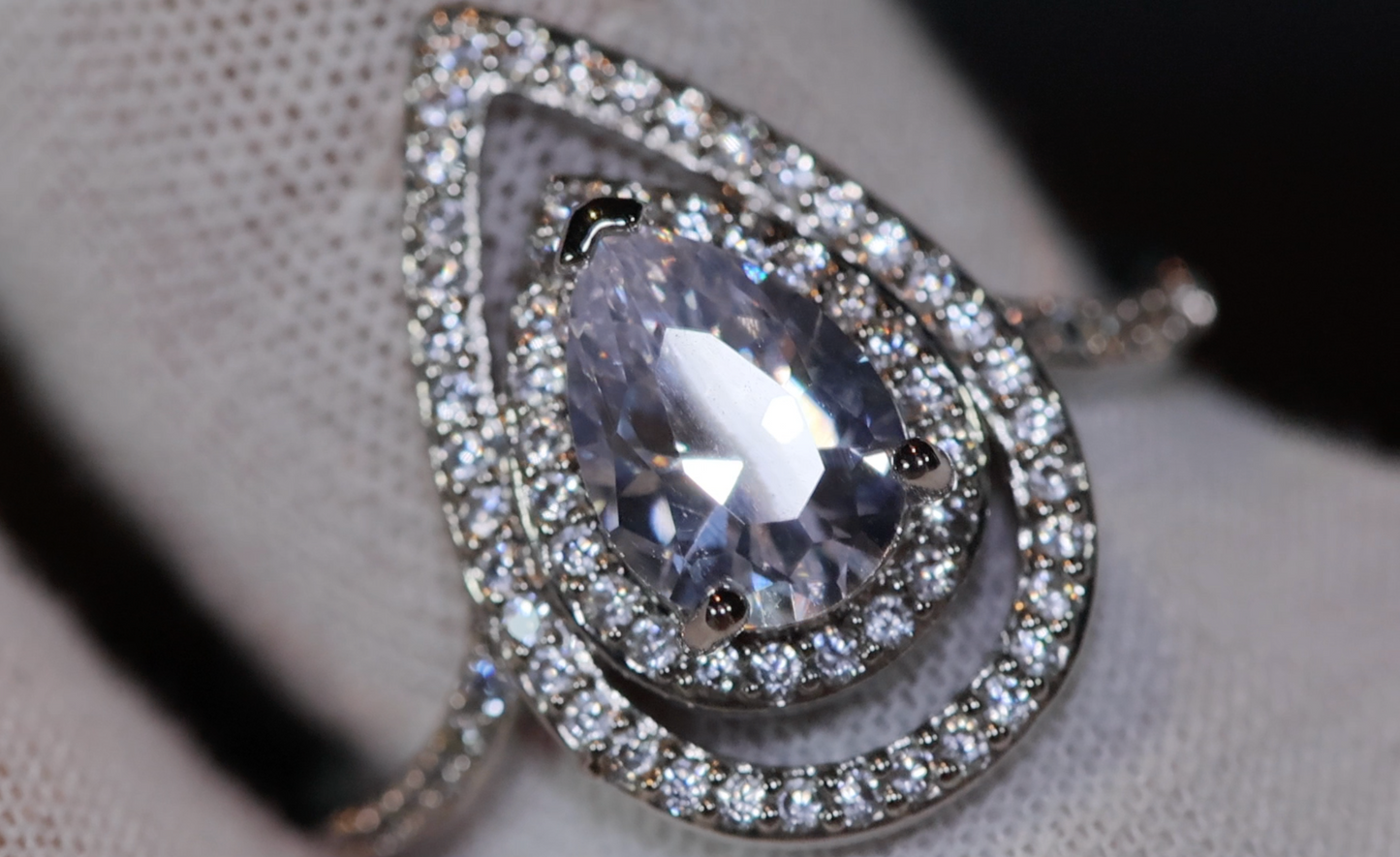 Pear cut diamond ring