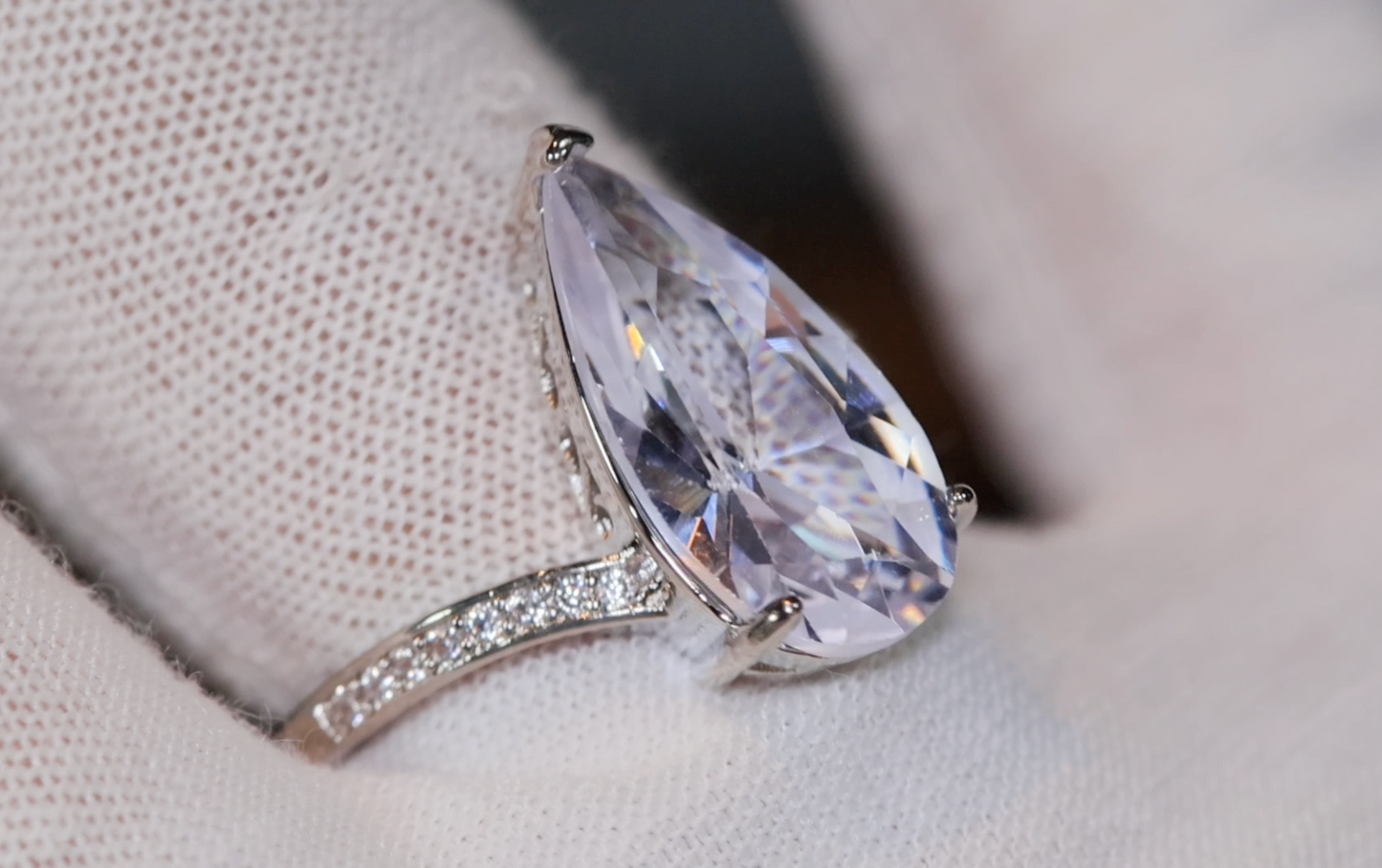 pear engagement ring