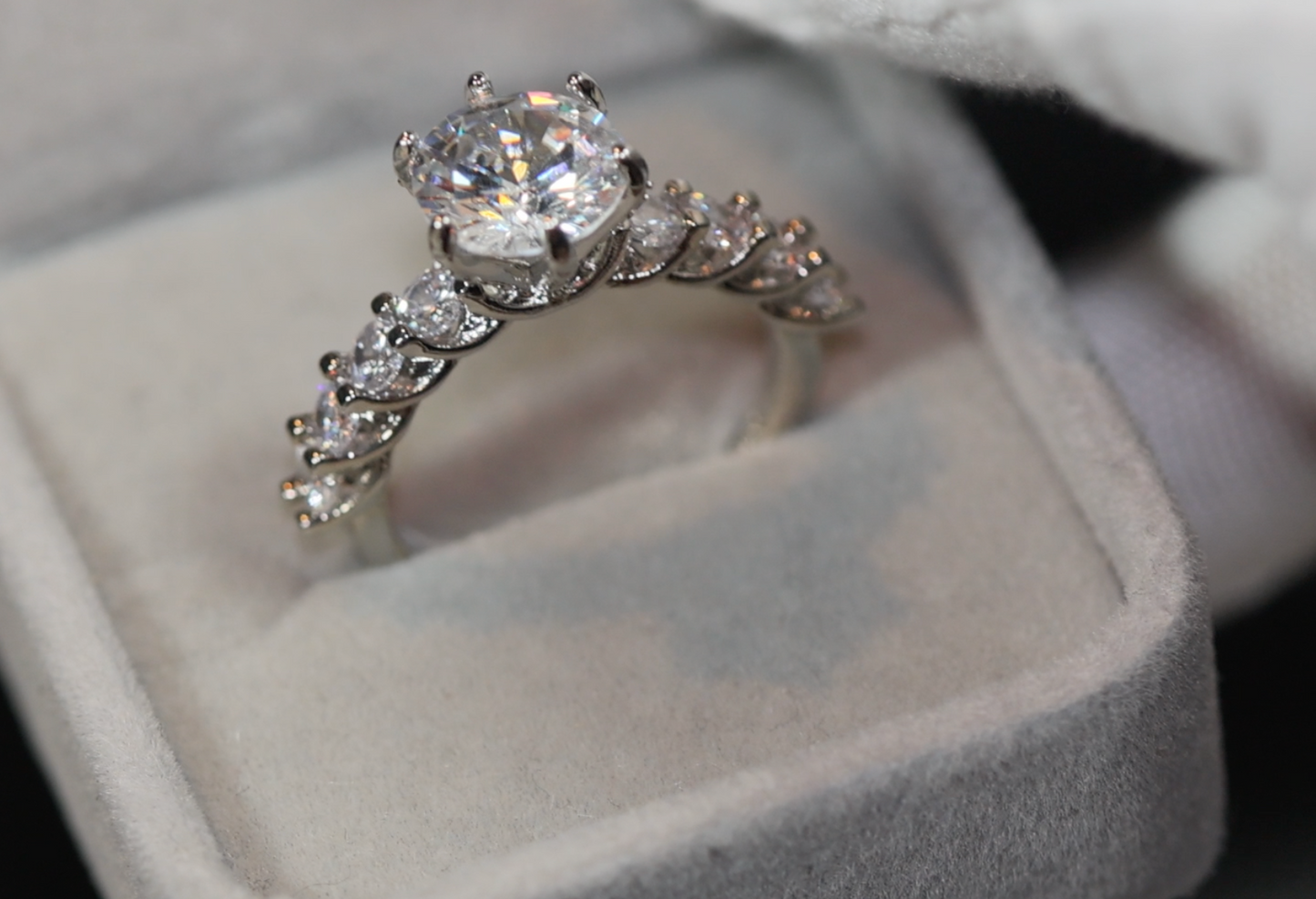 Diamond Engagement Ring | Round Diamond Engagement Ring | Brilliant Ring | Womens Engagement Ring | Diamond Ring