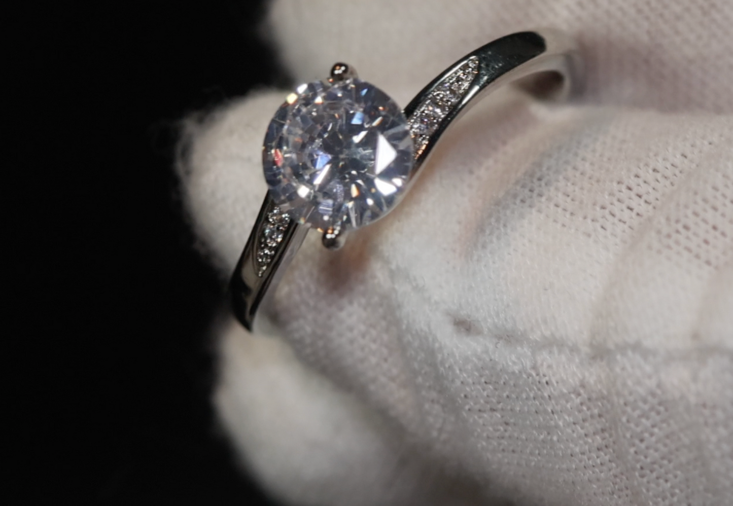 Womens Engagement Ring | Round Diamond Engagement Ring