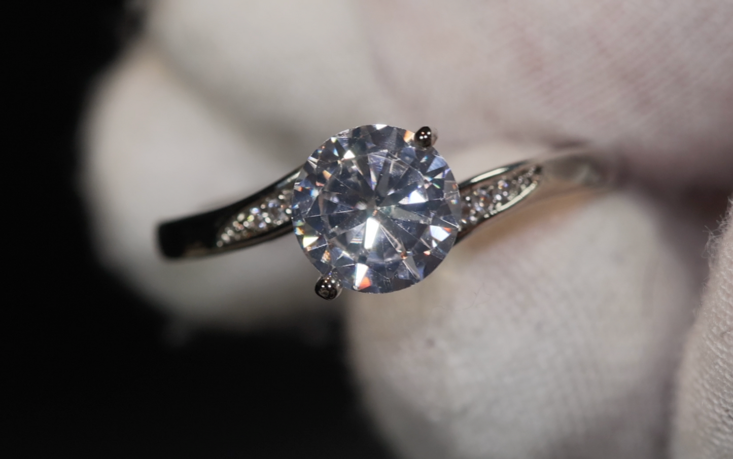 Womens Engagement Ring | Round Diamond Engagement Ring