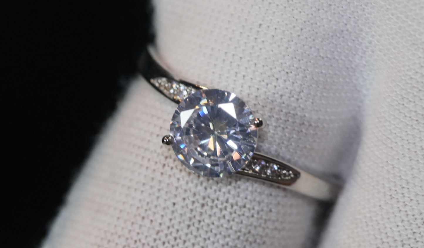 Womens Engagement Ring | Round Diamond Engagement Ring