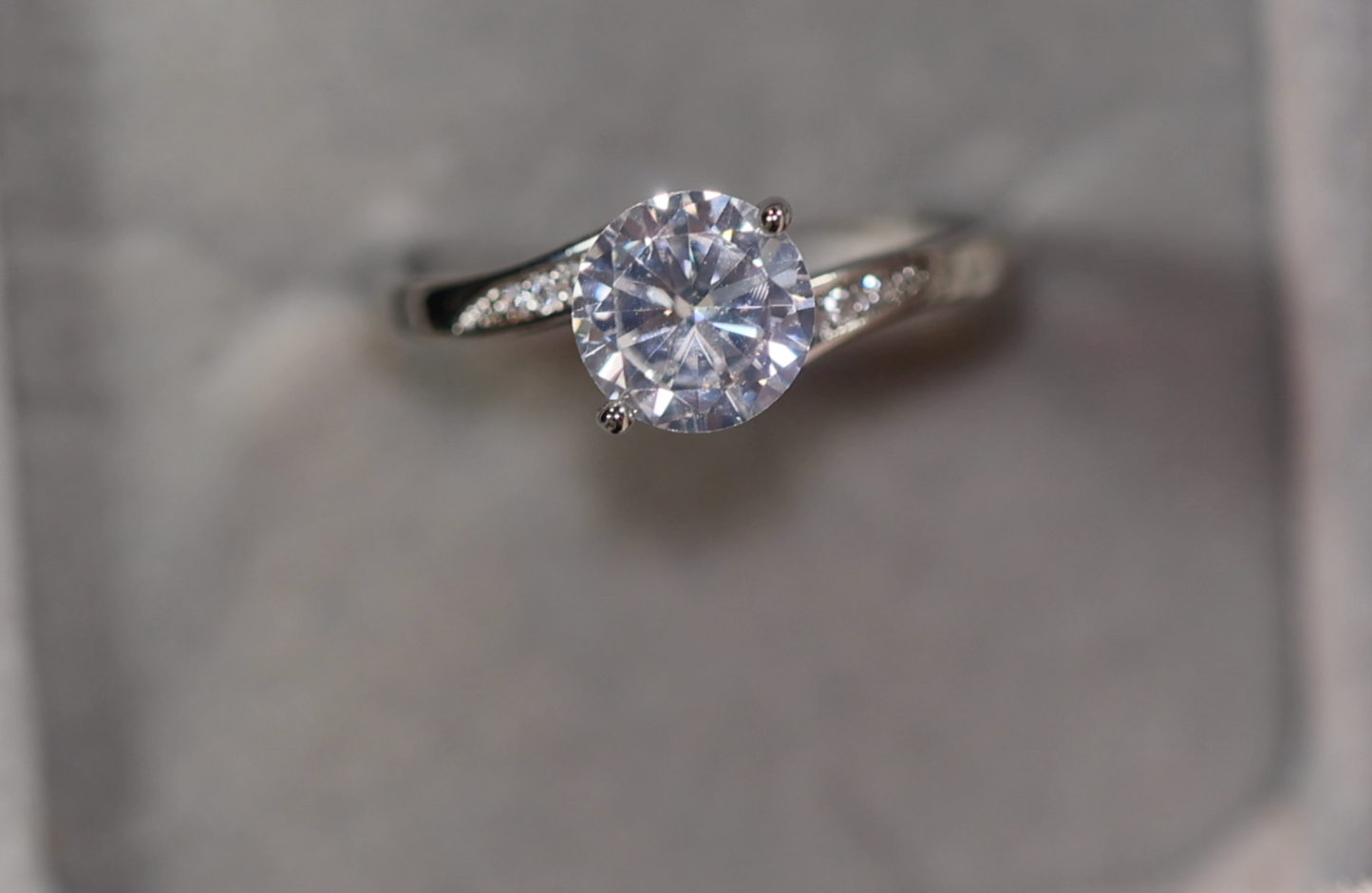 Womens Engagement Ring | Round Diamond Engagement Ring