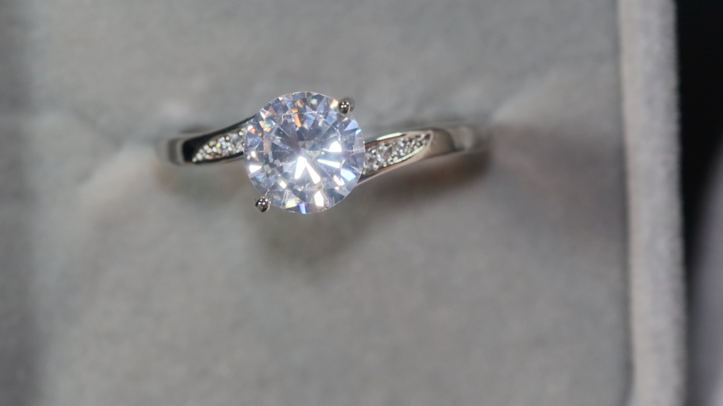 Womens Engagement Ring | Round Diamond Engagement Ring