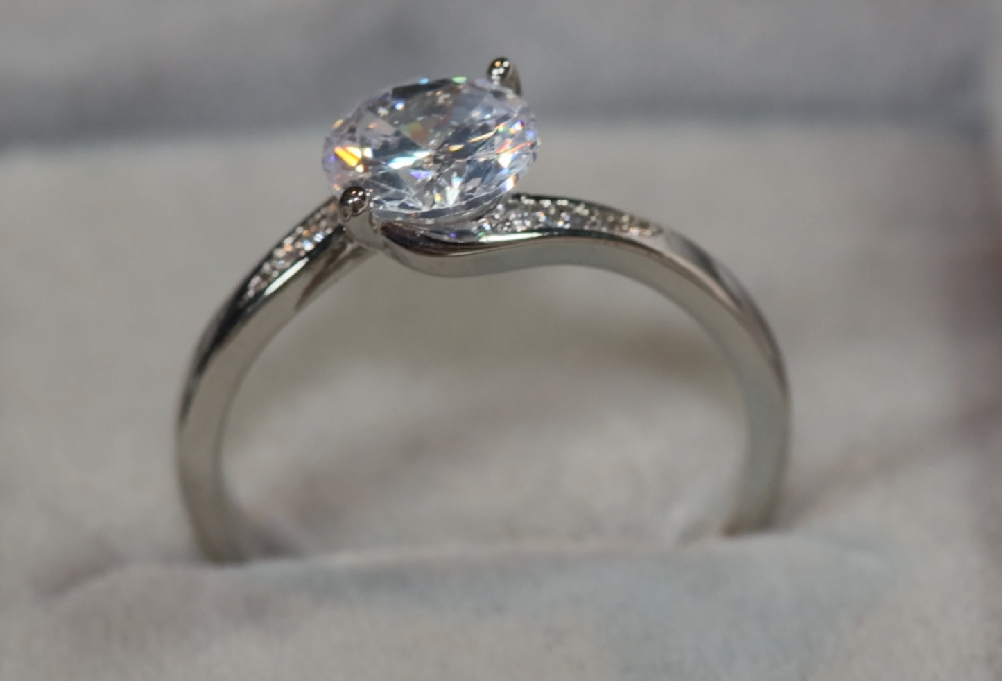 Womens Engagement Ring | Round Diamond Engagement Ring