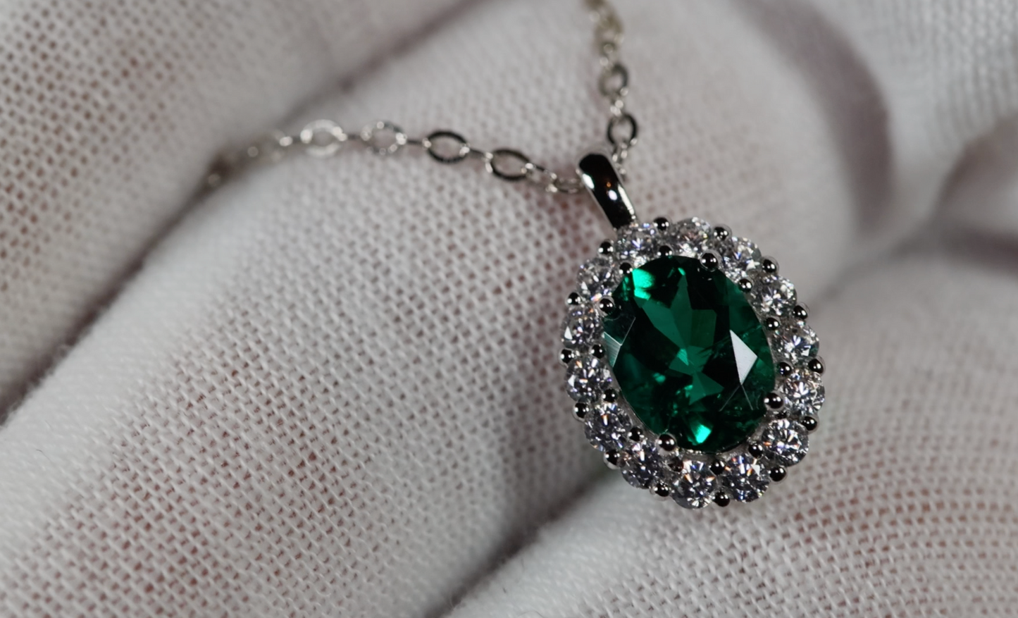 Colombian Emerald Pendant | Green Oval Emerald Pendant