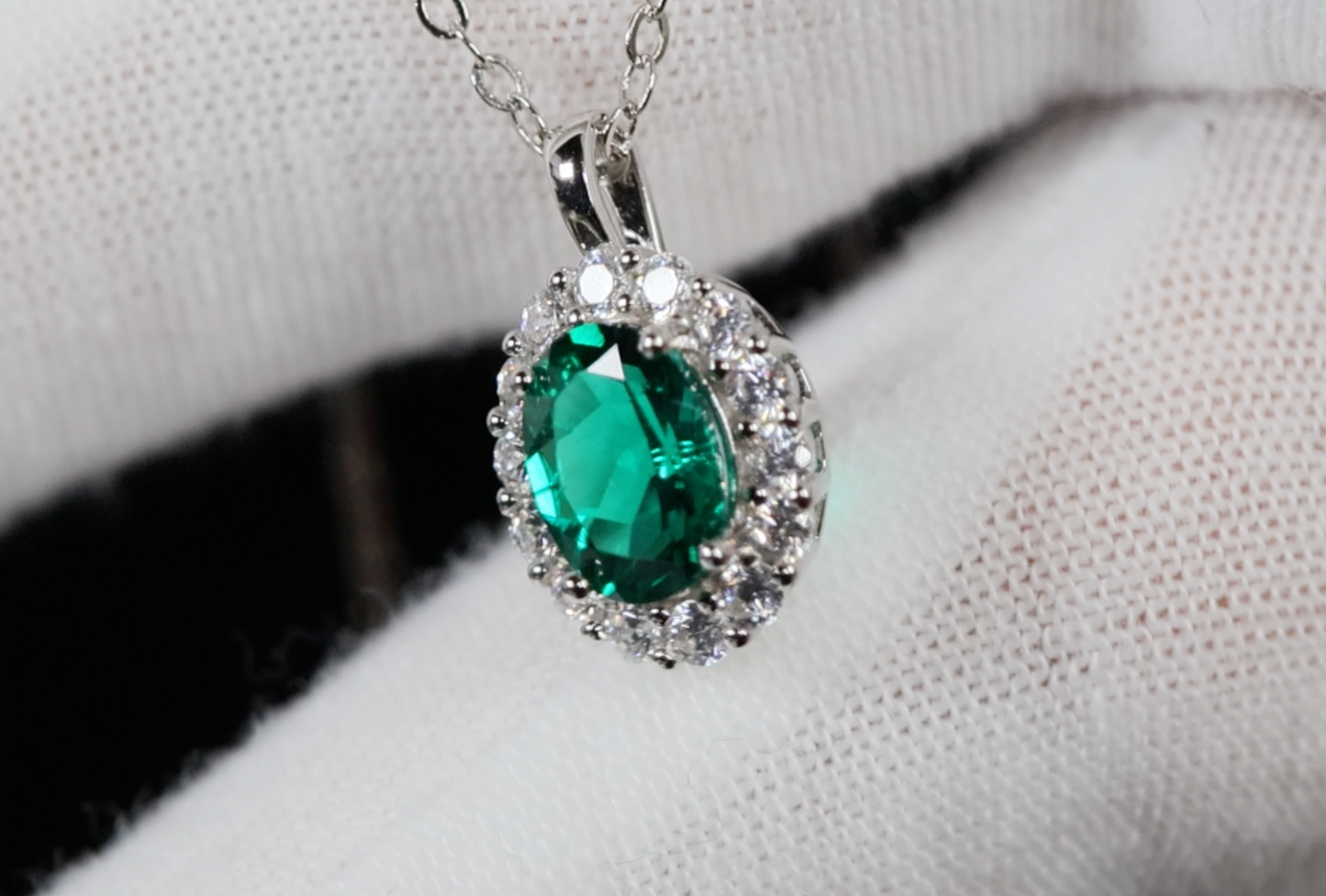 Colombian Emerald Pendant | Green Oval Emerald Pendant