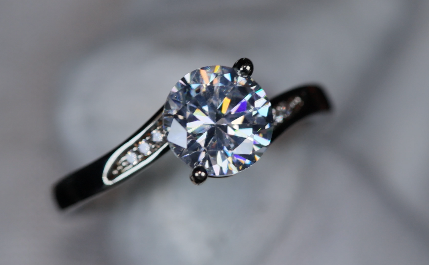Womens Engagement Ring | Round Diamond Engagement Ring