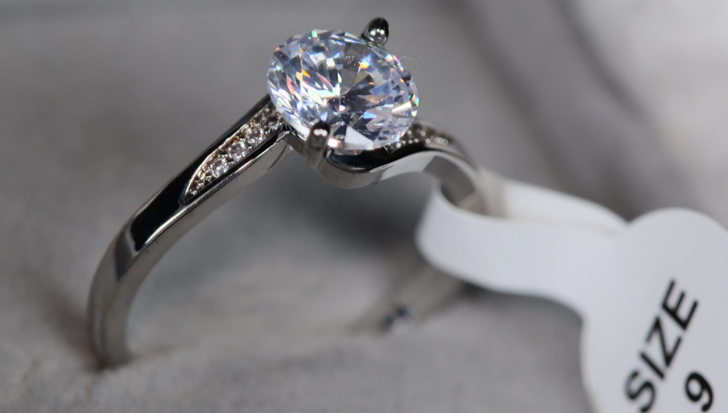 Womens Engagement Ring | Round Diamond Engagement Ring