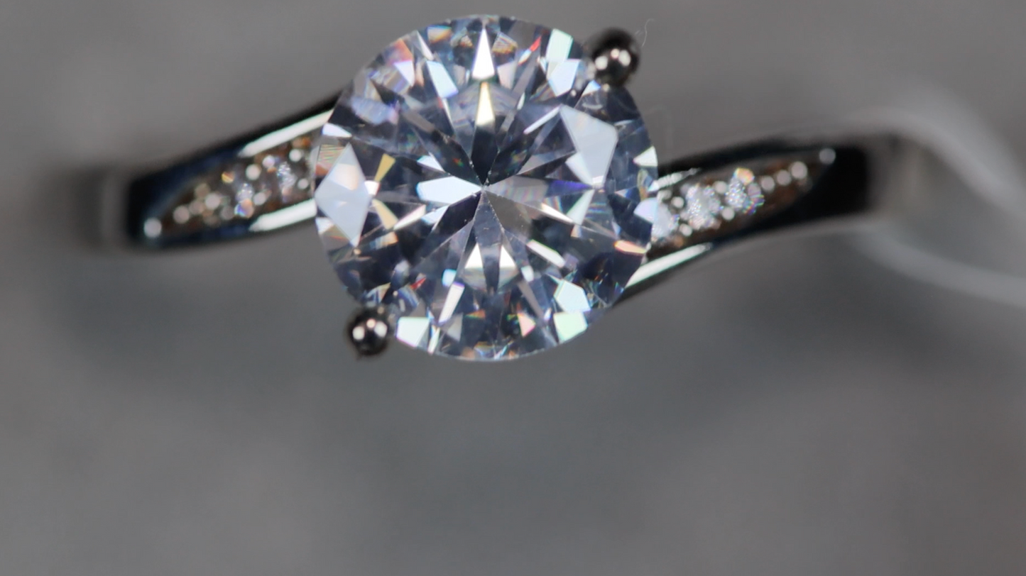 Womens Engagement Ring | Round Diamond Engagement Ring