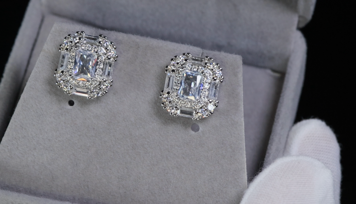 Womens Diamond Ear Studs