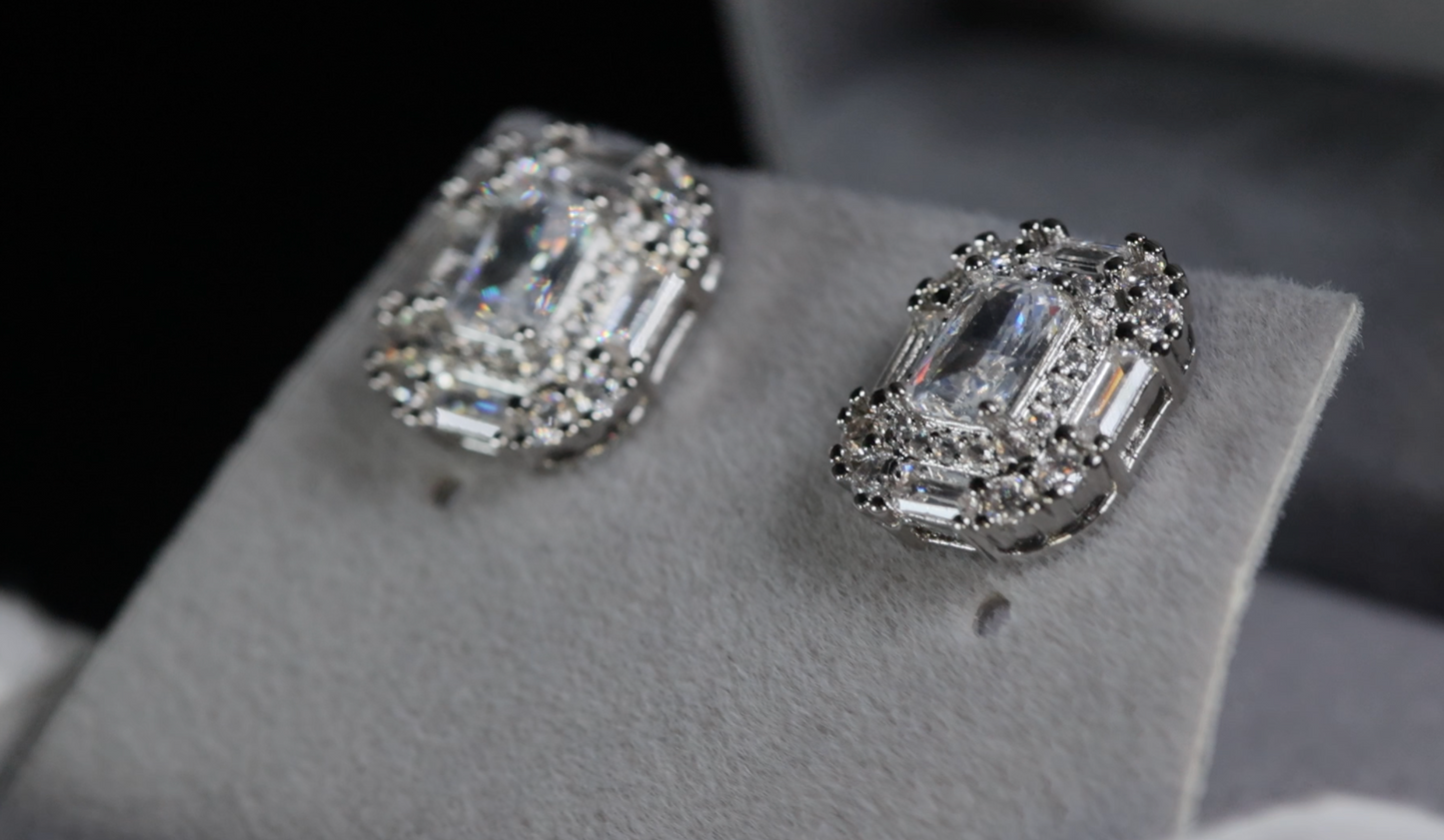 Womens Diamond Ear Studs