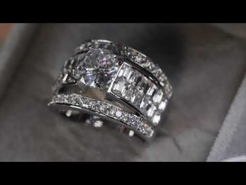 Load and play video in Gallery viewer, Big Baguette Diamond Ring