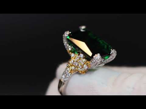 Green emerald diamond ring