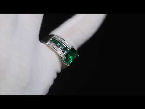 Load and play video in Gallery viewer, Green Diamond Ring