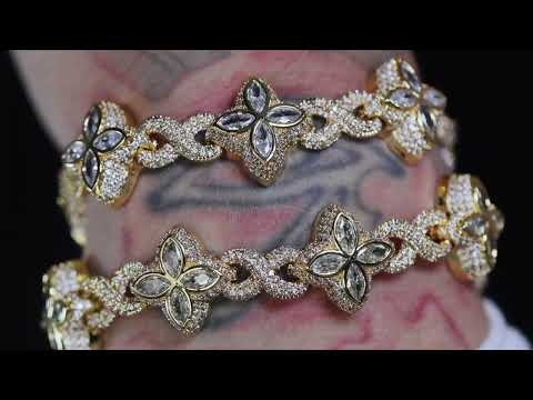 Load and play video in Gallery viewer, Gold Diamond Clover Bracelet