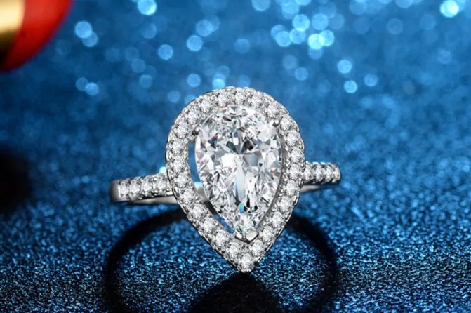 Womens Pear Cut Diamond Ring | Teardrop Engagement Rings | Pear Shaped Engagement Ring