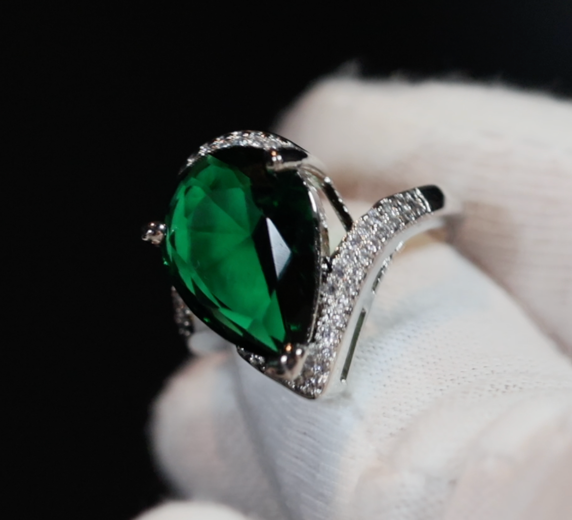 Green Diamond Ring | Green Diamond Engagement Ring