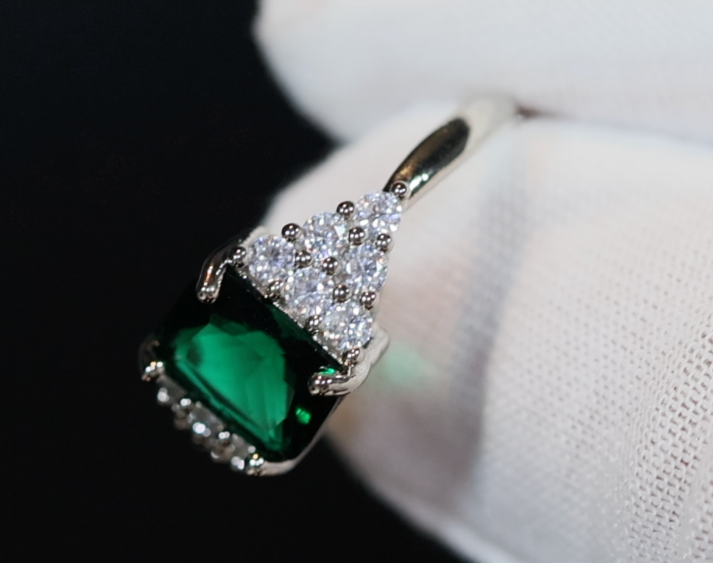 Green Diamond Ring | Green Diamond Engagement Ring