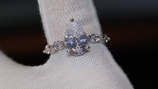 Pear cut diamond ring