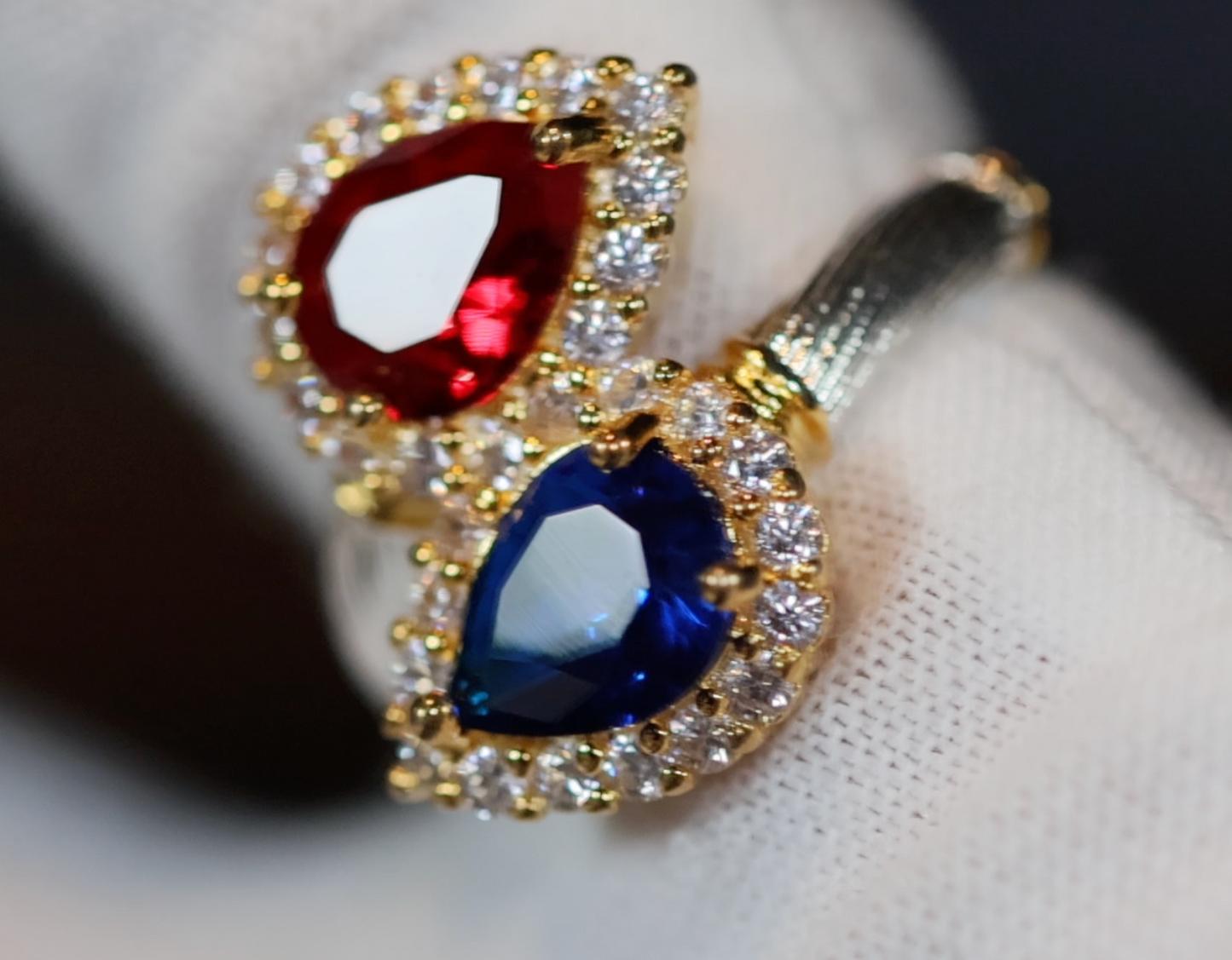 Red and Blue Diamond Ring | Teardrop Ring | Red Diamond Ring | Blue Diamond Ring