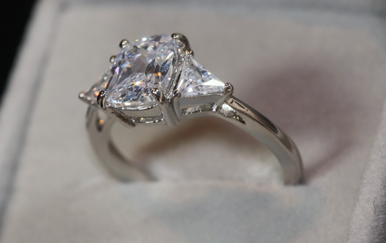 Oval Cut Diamond Engagement Ring | Womens Engagement Rings