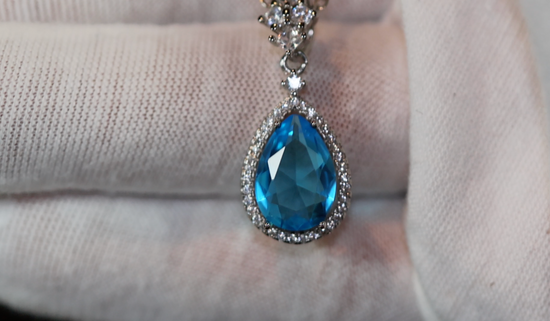 AQUAMARINE BLUE DIAMOND PENDANT & NECKLACE