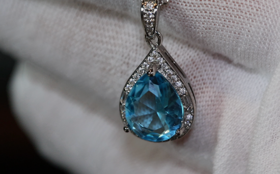 AQUAMARINE BLUE DIAMOND PENDANT & NECKLACE