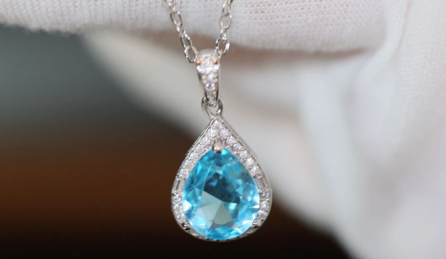 AQUAMARINE BLUE DIAMOND PENDANT & NECKLACE