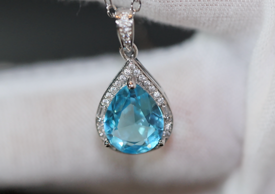 AQUAMARINE BLUE DIAMOND PENDANT & NECKLACE