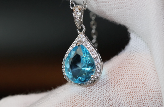 AQUAMARINE BLUE DIAMOND PENDANT & NECKLACE