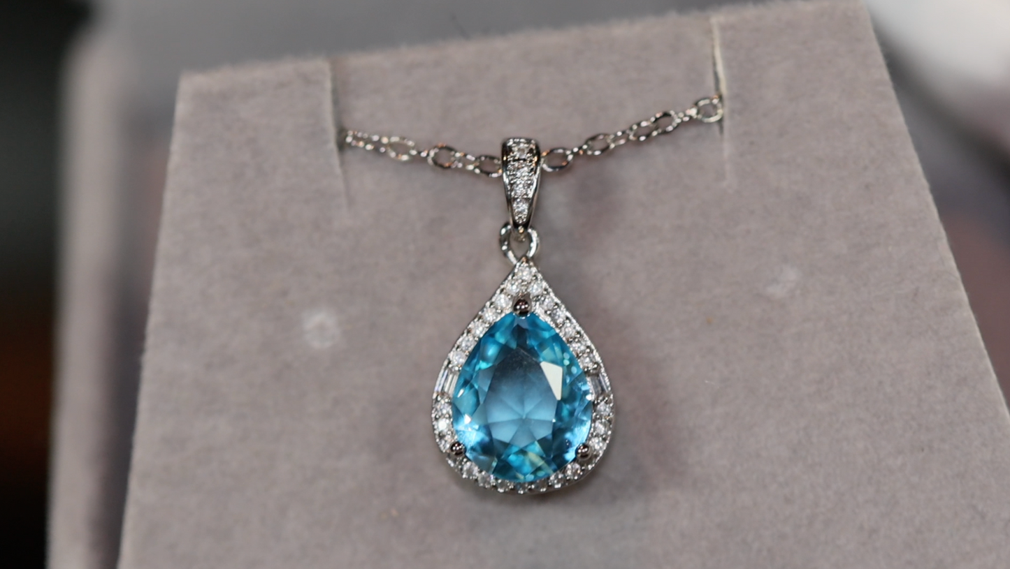 AQUAMARINE BLUE DIAMOND PENDANT & NECKLACE