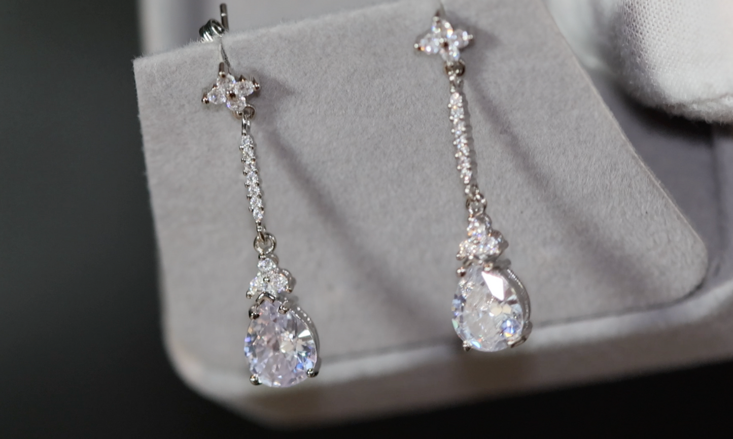 Pear cut diamond earrings | Diamond Earrings | Tear drop Earrings | Womens Classy Diamond Earrings