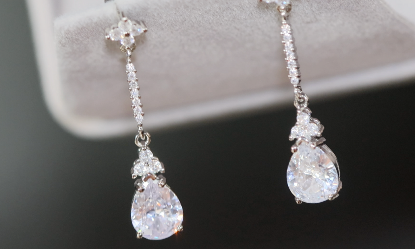 Pear cut diamond earrings | Diamond Earrings | Tear drop Earrings | Womens Classy Diamond Earrings