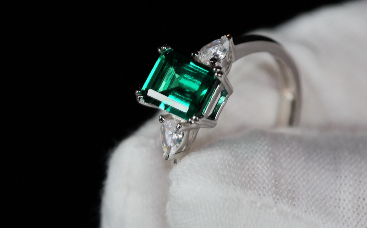 Colombian Emerald Ring