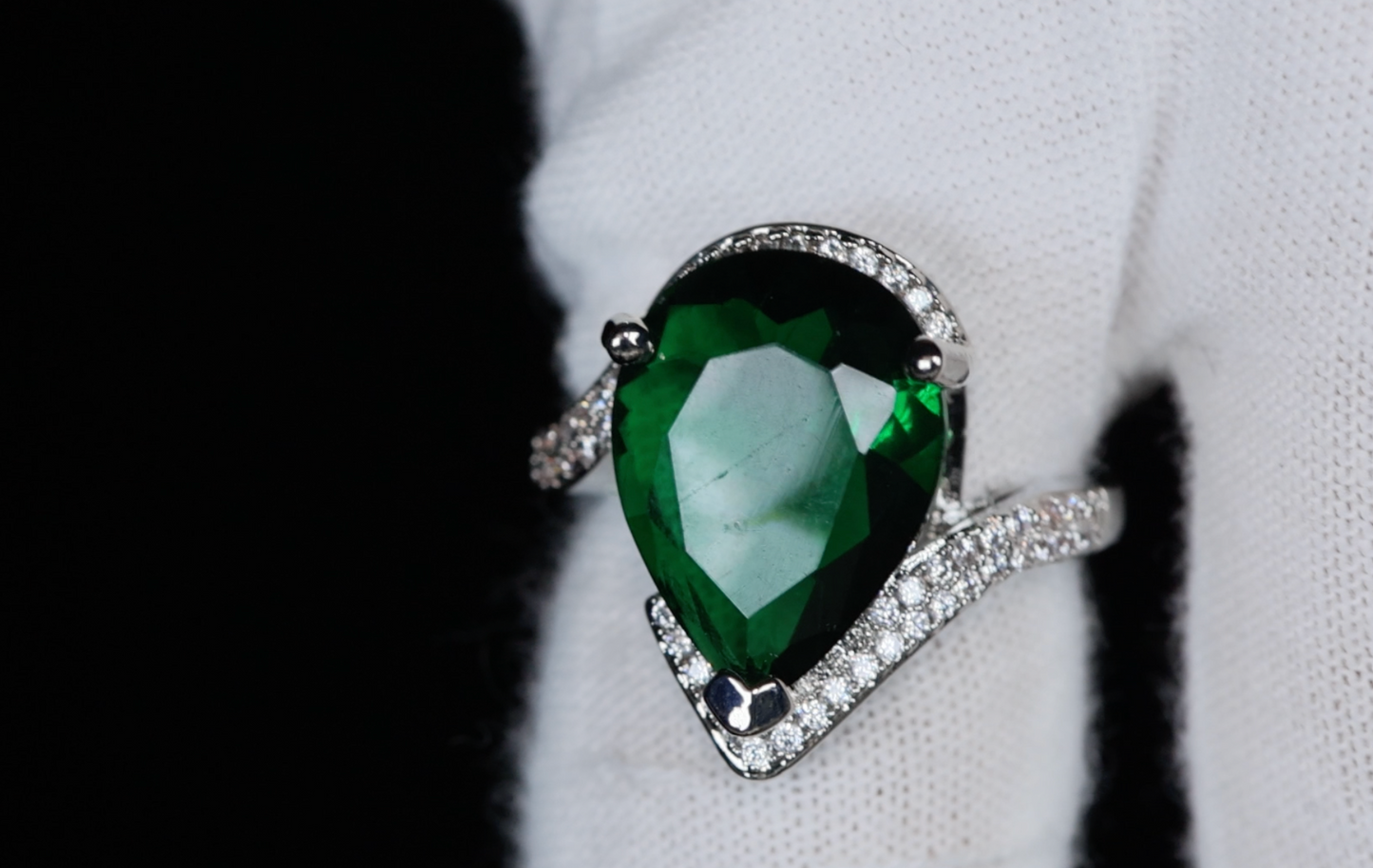 Green Emerald Ring