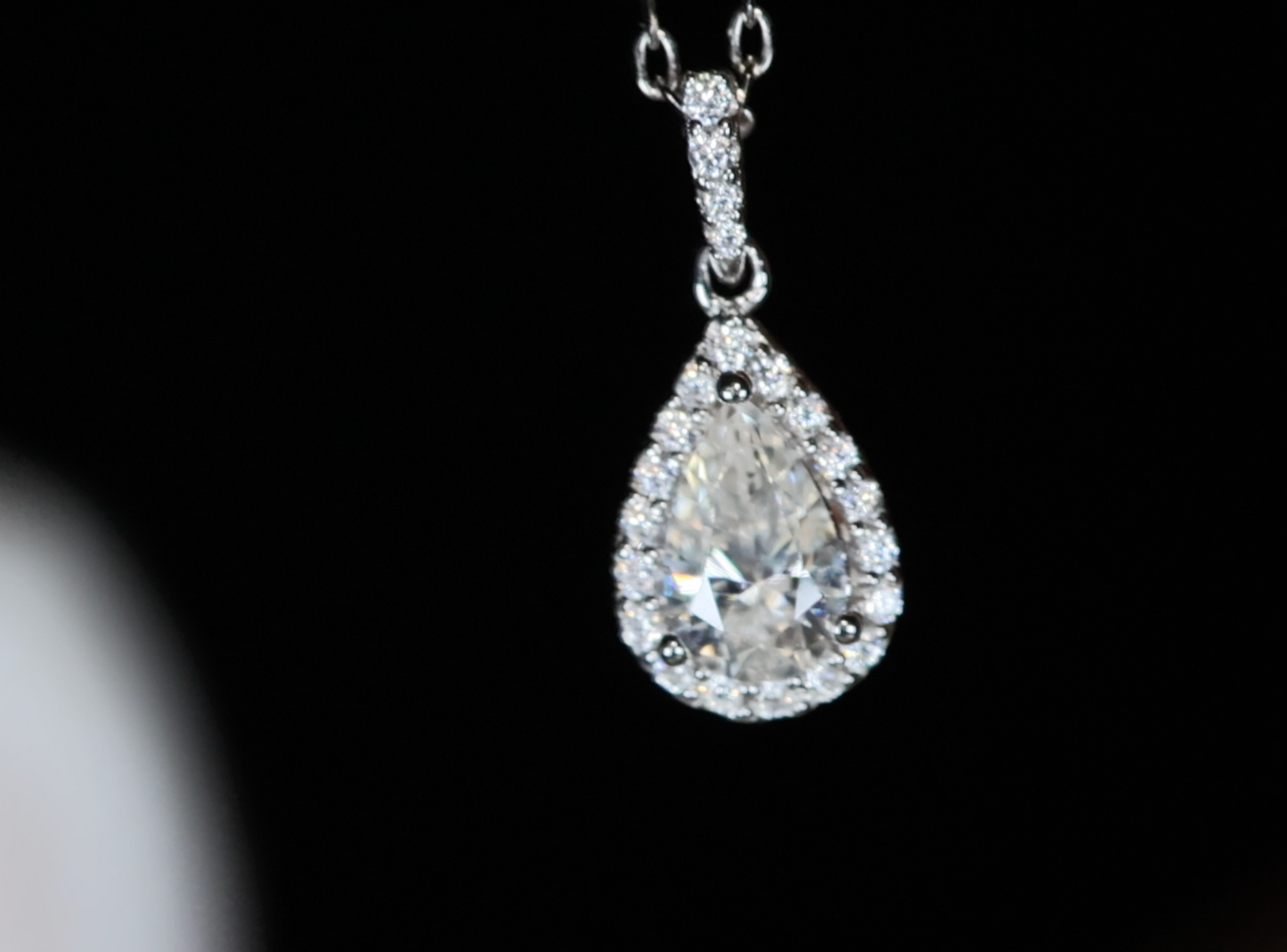 Womens moissanite diamond pendant