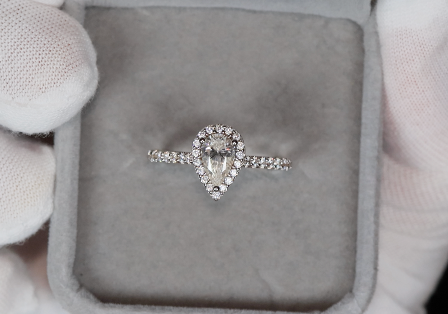 pear cut moissanite diamond ring