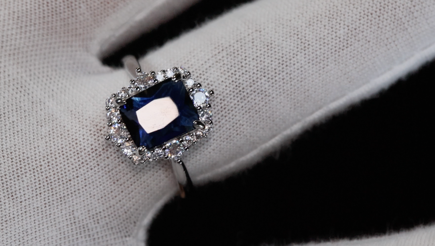 WOMENS SAPPHIRE BLUE RING