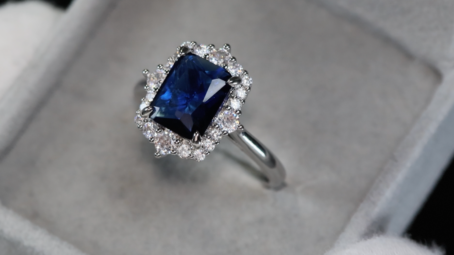 WOMENS SAPPHIRE BLUE RING