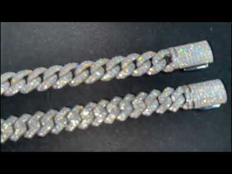 Load and play video in Gallery viewer, Moissanite Cuban Link Bracelet
