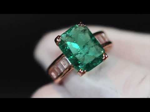 Rose gold green diamond ring