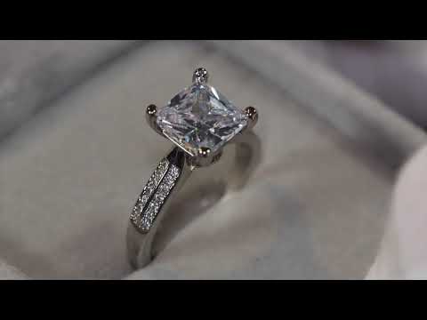 Load and play video in Gallery viewer, Womens princess cut diamond ring
