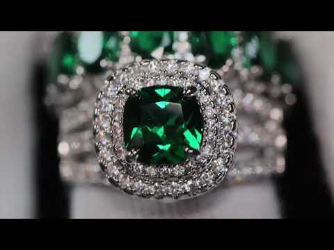 Load and play video in Gallery viewer, Womens Green Diamond Engagement Ring Set
