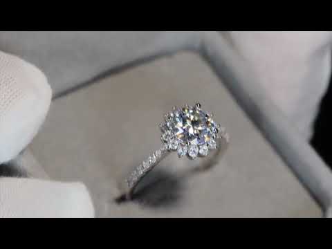 Load and play video in Gallery viewer, Womens Lab Diamond Ring
