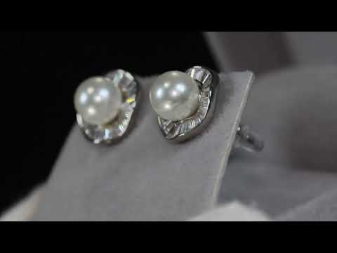 Pearl Ear Studs