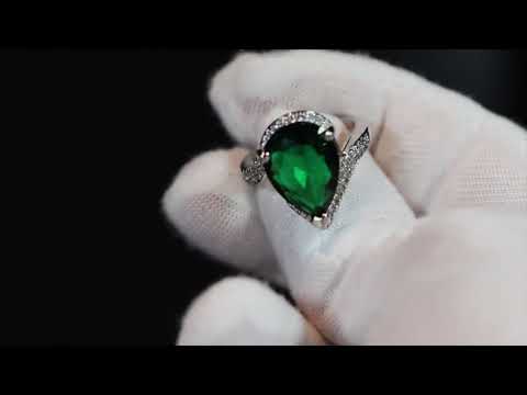 Load and play video in Gallery viewer, Green Pear Cut Diamond Ring
